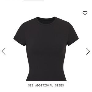 Skims fit everybody T-shirt